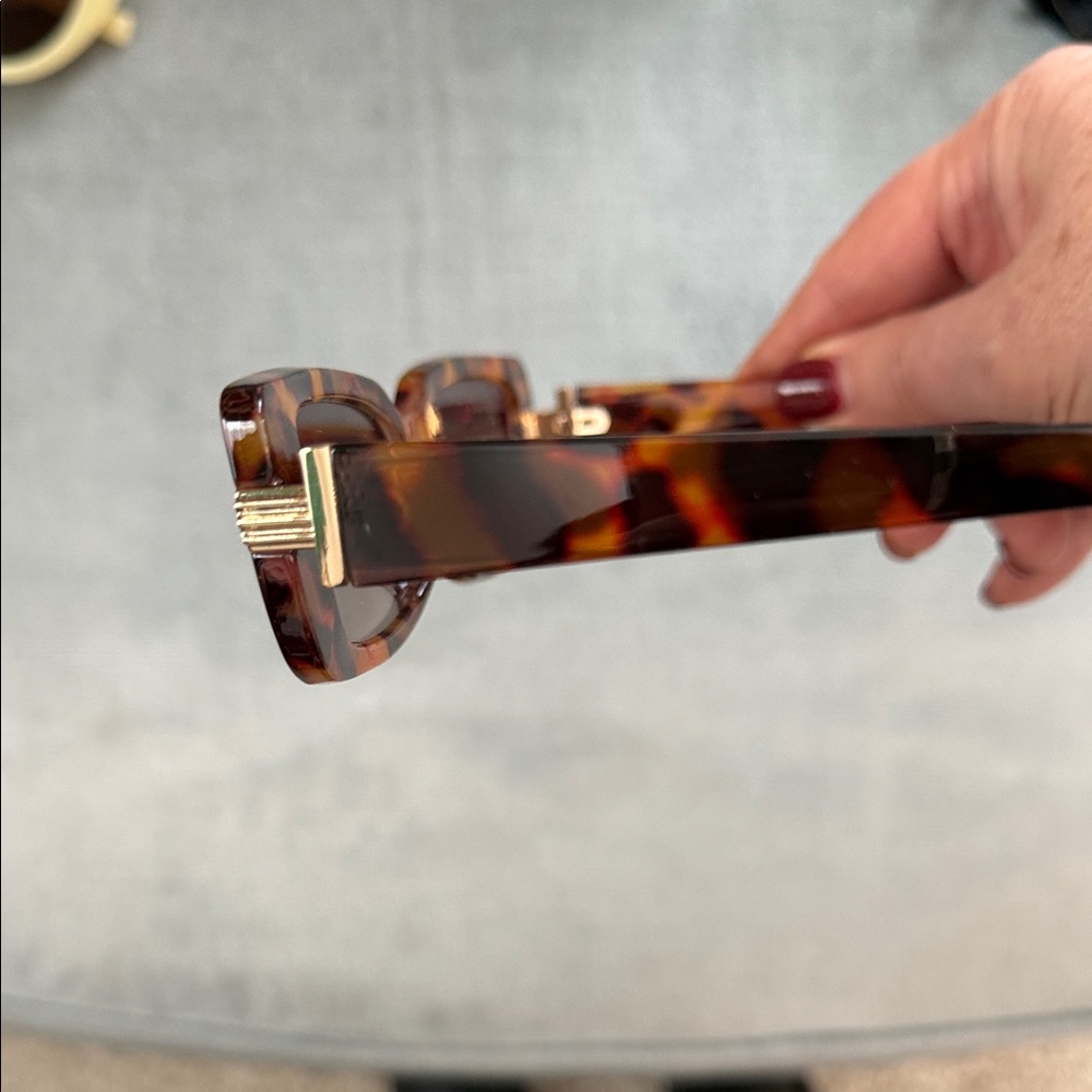 Commense Tortoiseshell Sunglasses - Picture 5 of 8